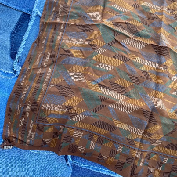 Gallery Originals | Vintage 70s 80s Brown 100% Silk Square Scarf Kerchief - Picture 4 of 7